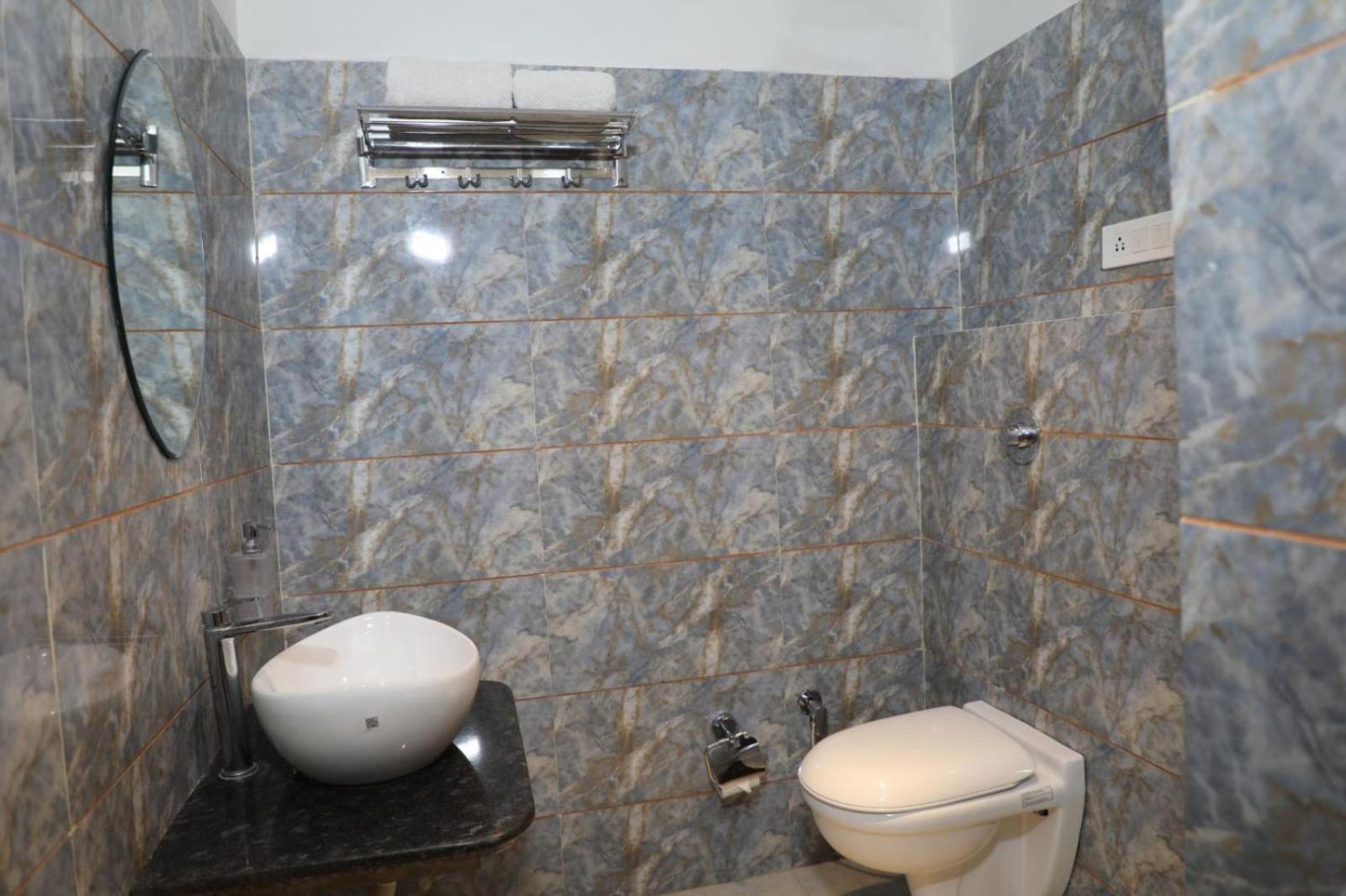 Hotel Avi Inn Amritsar Zewnętrze zdjęcie