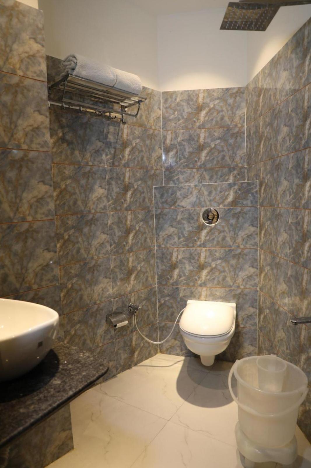 Hotel Avi Inn Amritsar Zewnętrze zdjęcie